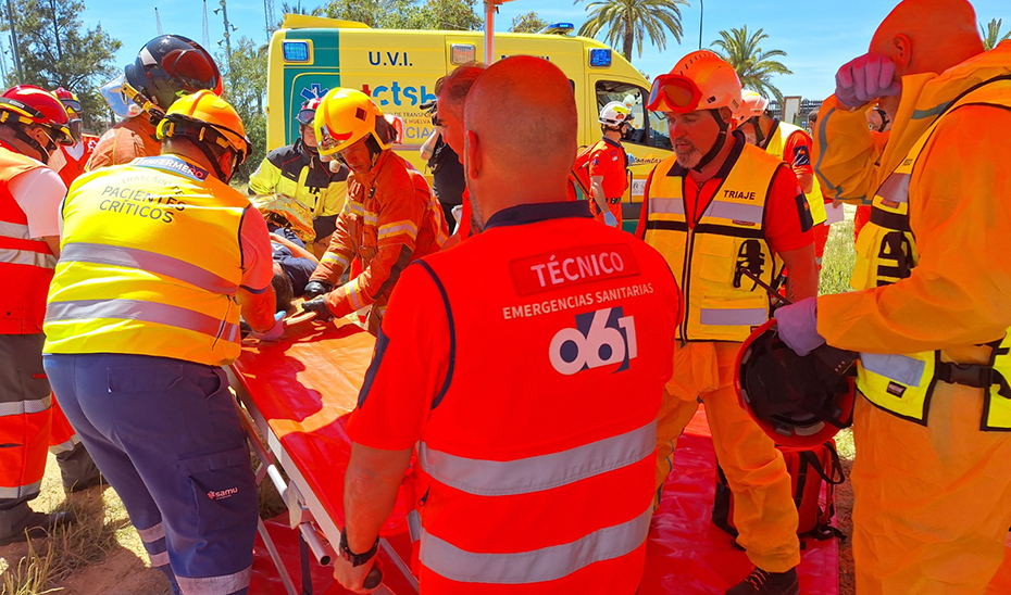 
			      Imagen de un simulacro de pacientes críticos realizados por el 061.			    
			  
